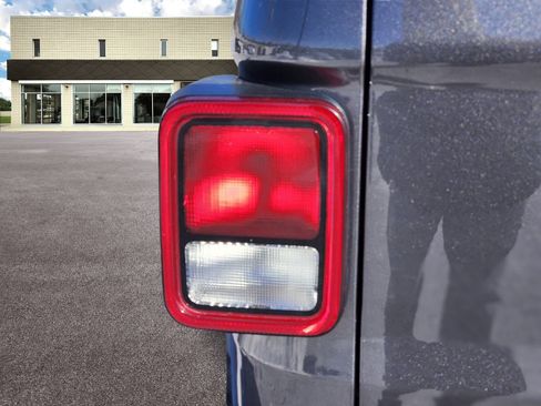 Used 2021 Jeep Gladiator Sport w/ Quick Order Package 24Q 80Th image 9