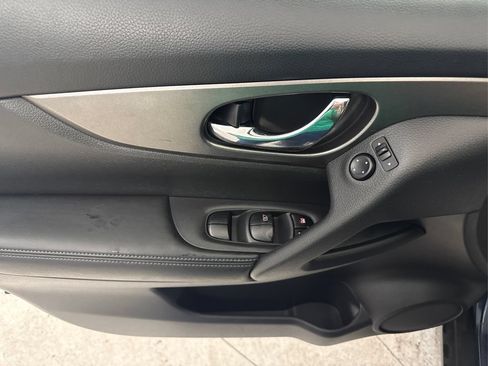 Used 2016 Nissan Rogue SV FWD image 28