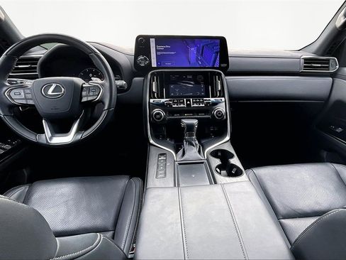 Used 2024 Lexus LX 600 4WD w/ Luxury Package image 15