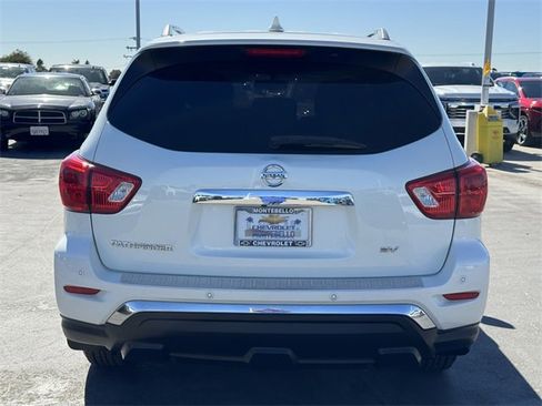 Used 2020 Nissan Pathfinder SV image 3