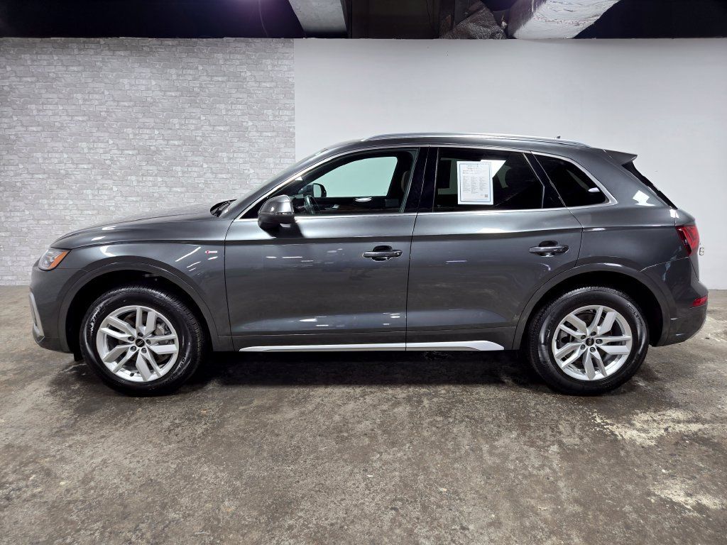 Used 2022 Audi Q5 2.0T Premium w/ Convenience Package AWD/4WD image 2