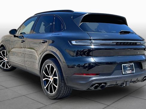 Used 2024 Porsche Cayenne AWD/4WD image 6