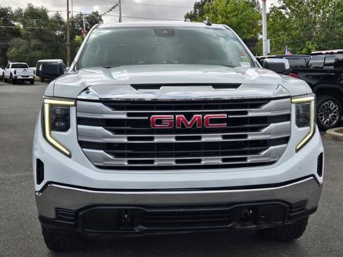 Used 2023 GMC Sierra 1500 SLE w/ X31 Off-Road Package AWD/4WD image 2