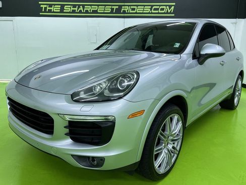 Used 2017 Porsche Cayenne Platinum Edition w/ Premium Package (PJV) AWD/4WD image 5
