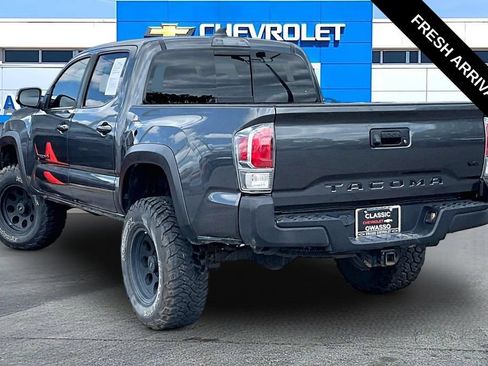 Used 2020 Toyota Tacoma TRD Off-Road AWD/4WD image 3
