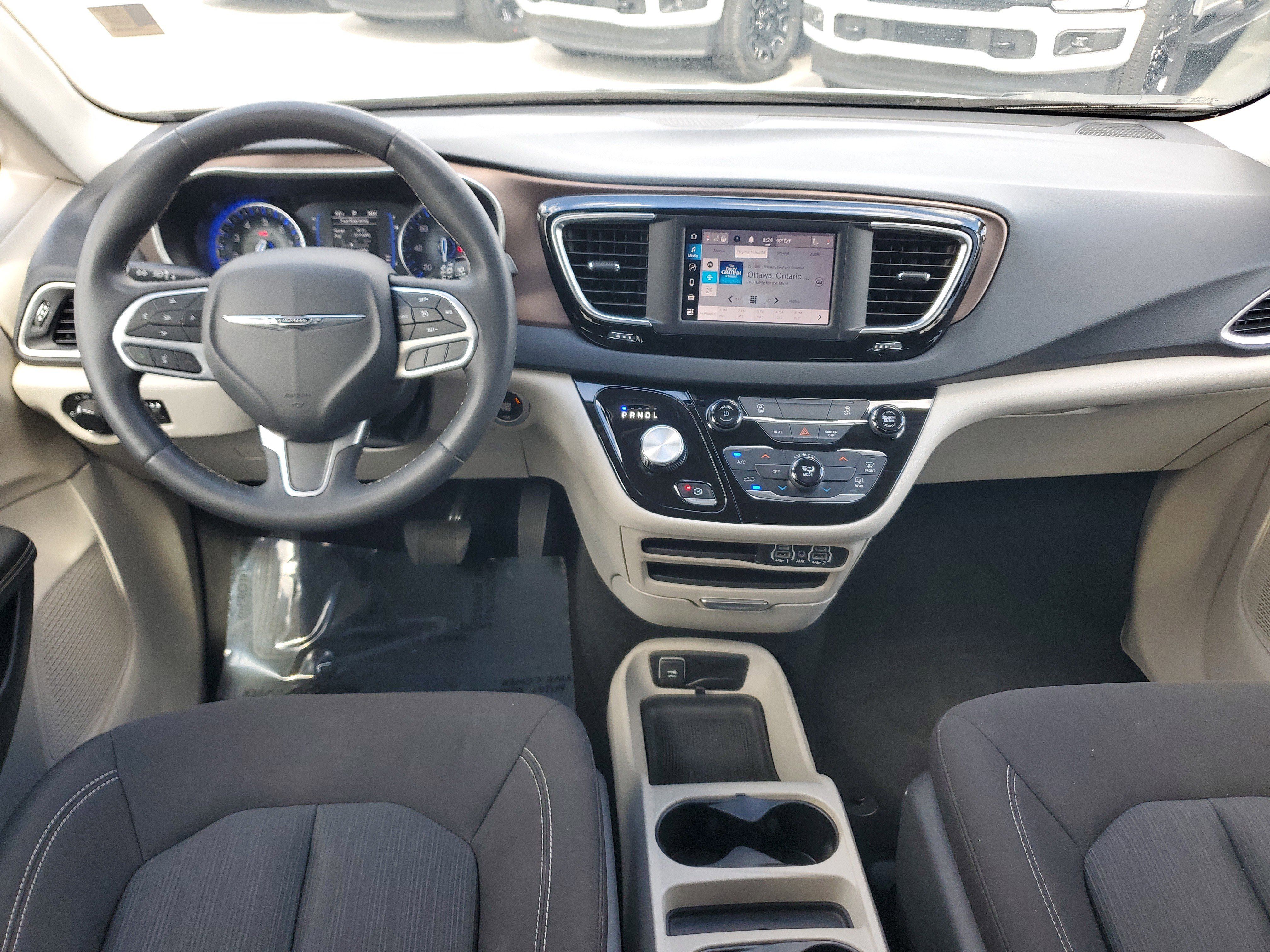 Used 2023 Chrysler Voyager LX FWD image 18