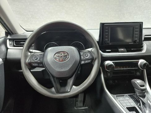 Used 2021 Toyota RAV4 LE AWD/4WD image 16