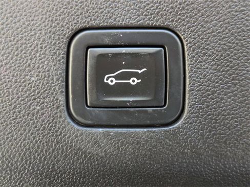 Used 2021 Chevrolet Suburban Premier w/ Premium Package image 14