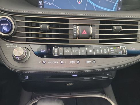 Used 2019 Lexus LS 500h LS 500h image 34