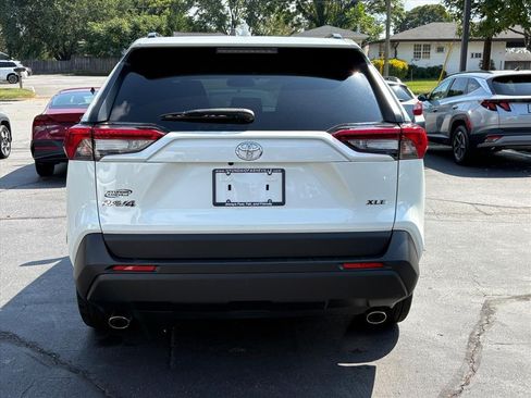 Used 2021 Toyota RAV4 XLE Premium FWD image 4
