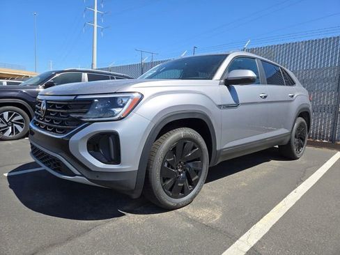New 2026 Volkswagen Atlas Cross Sport SE FWD image 2