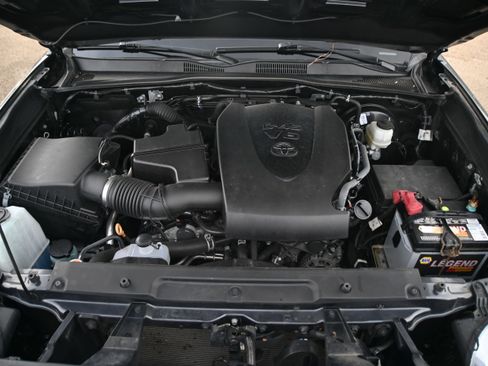 Used 2022 Toyota Tacoma TRD Sport w/ Technology Package image 22