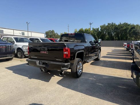 Used 2018 GMC Sierra 2500 Denali w/ Duramax Plus Package AWD/4WD image 5