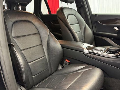 Used 2020 Mercedes-Benz GLC 300 4MATIC image 16
