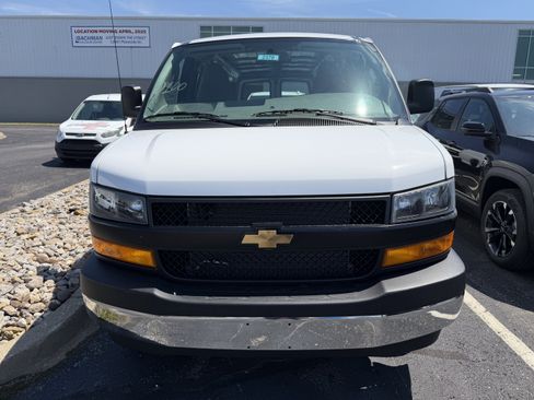 New 2026 Chevrolet Express 3500 Extended RWD image 3