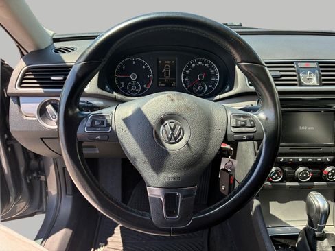 Used 2015 Volkswagen Passat TDI SE FWD image 12