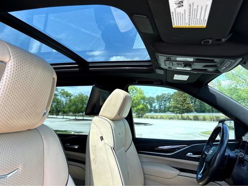 Used 2024 Cadillac Escalade ESV Premium Luxury RWD image 8