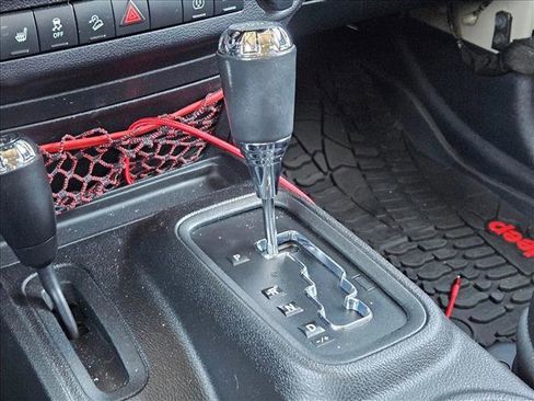 Used 2017 Jeep Wrangler Unlimited Rubicon image 11