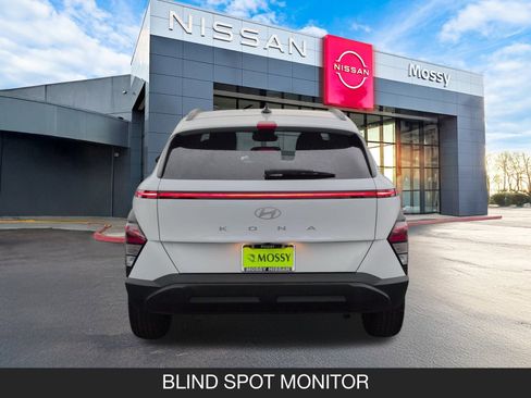 Used 2025 Hyundai Kona SEL image 9