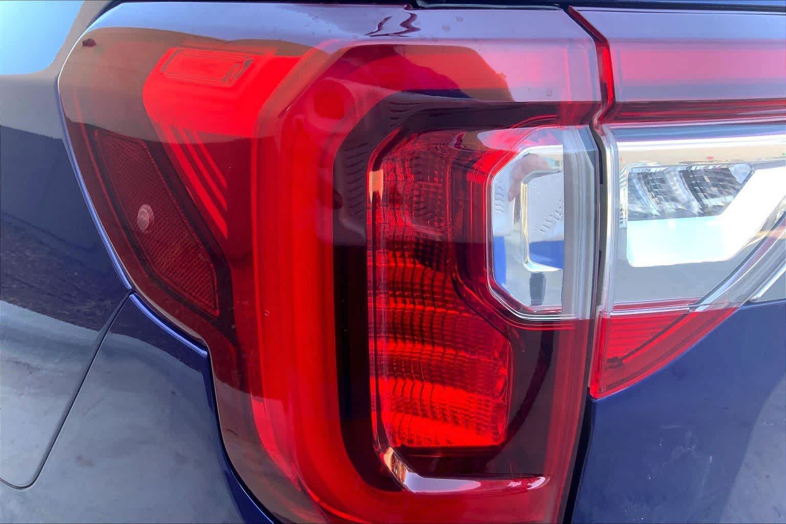 Used 2023 GMC Acadia Denali w/ Denali Ultimate Package FWD image 28
