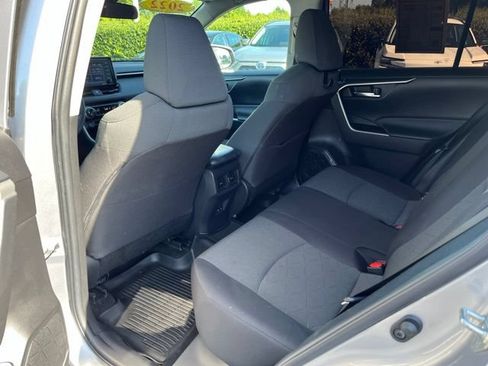 Used 2022 Toyota RAV4 XLE AWD/4WD image 17