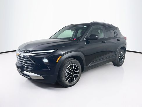 Used 2025 Chevrolet TrailBlazer LT FWD image 4