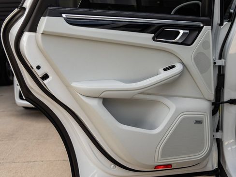 Certified 2026 Porsche Macan S AWD/4WD image 35