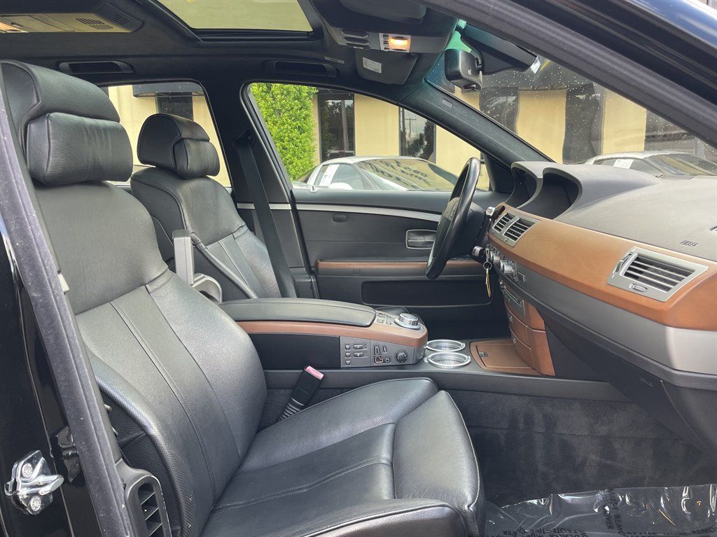 Used 2007 BMW 750i RWD image 22