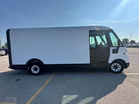 Used 2024 Chevrolet Brightdrop 600 w/ Commercial Equipment Package AWD/4WD image 2