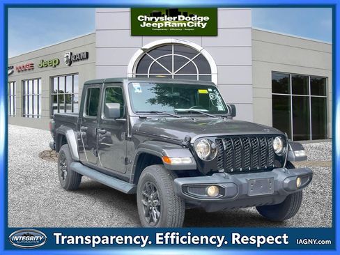 Used 2022 Jeep Gladiator Sport AWD/4WD image 1