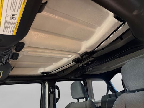 Used 2025 Jeep Wrangler Unlimited Sahara w/ Safety Group image 23