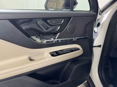 New 2026 Lincoln Corsair Premiere image 15