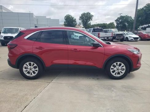 Used 2023 Ford Escape Active AWD/4WD image 3