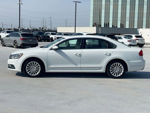 Used 2016 Volkswagen Passat 1.8T SE image 2