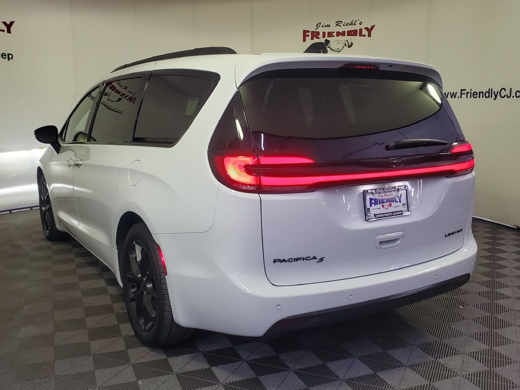 Used 2025 Chrysler Pacifica Limited FWD image 4