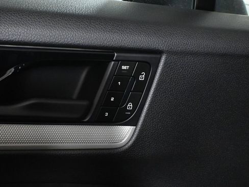 Used 2025 Porsche Cayenne AWD/4WD image 29