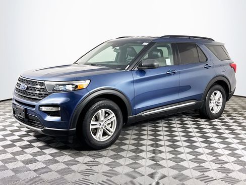 Used 2020 Ford Explorer XLT w/ Equipment Group 202A RWD image 4