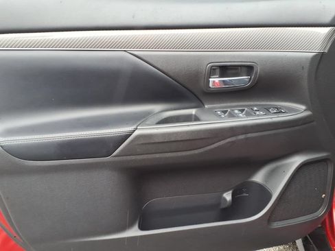 Used 2019 Mitsubishi Outlander SEL AWD/4WD image 23