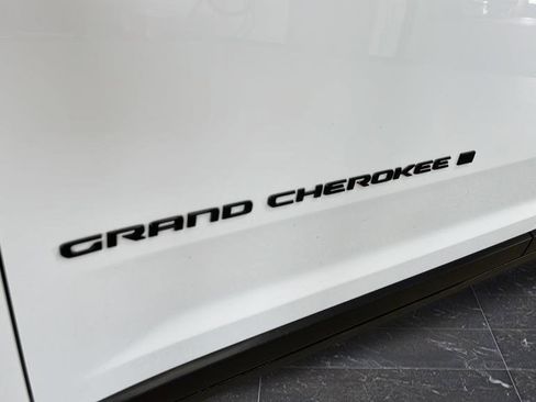 Used 2022 Jeep Grand Cherokee L Limited w/ Black Appearance Package AWD/4WD image 42