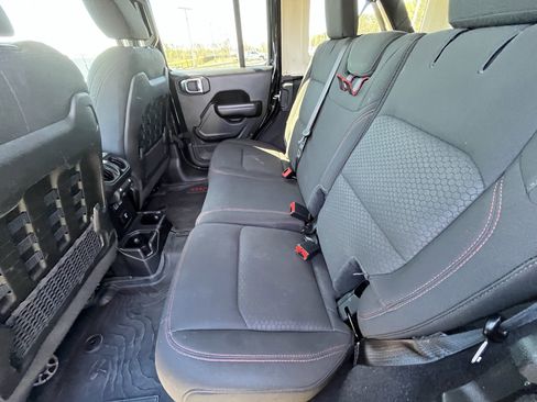 Used 2021 Jeep Wrangler Unlimited Rubicon image 30