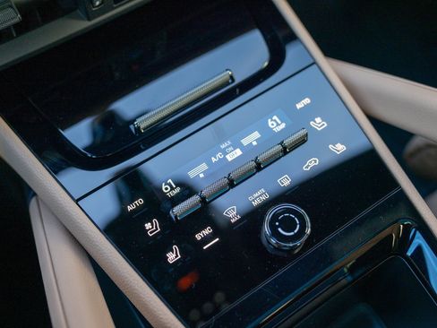 Used 2025 Porsche Cayenne image 18