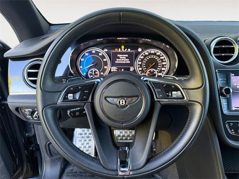 Used 2020 Bentley Bentayga image 17