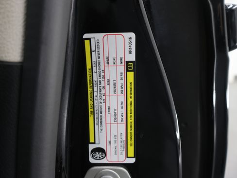 Used 2024 Chrysler Pacifica Touring-L image 61