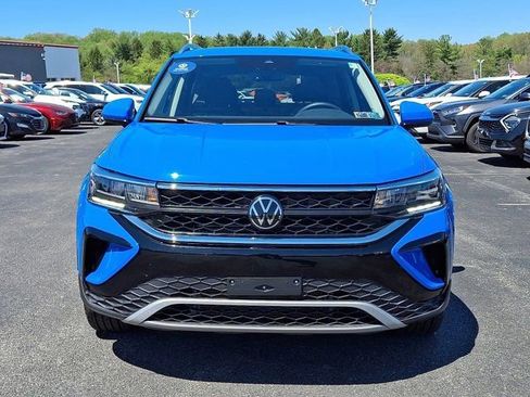 Certified 2023 Volkswagen Taos SE w/ Panoramic Sunroof Package AWD/4WD image 2