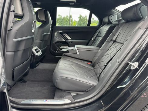 Used 2023 BMW i7 xDrive60 AWD/4WD image 41