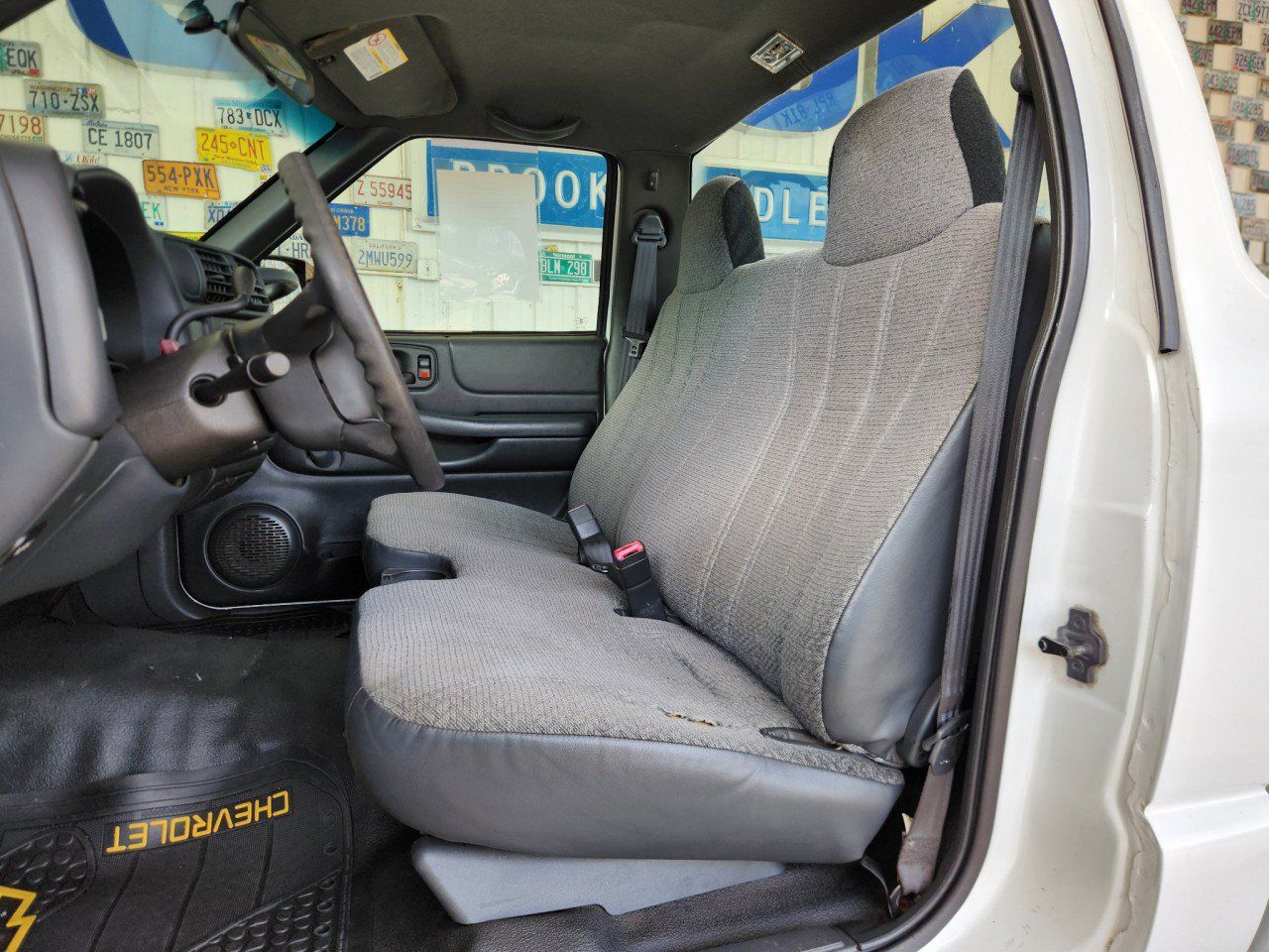 Used 2002 Chevrolet S10 Pickup 2WD Regular Cab image 4