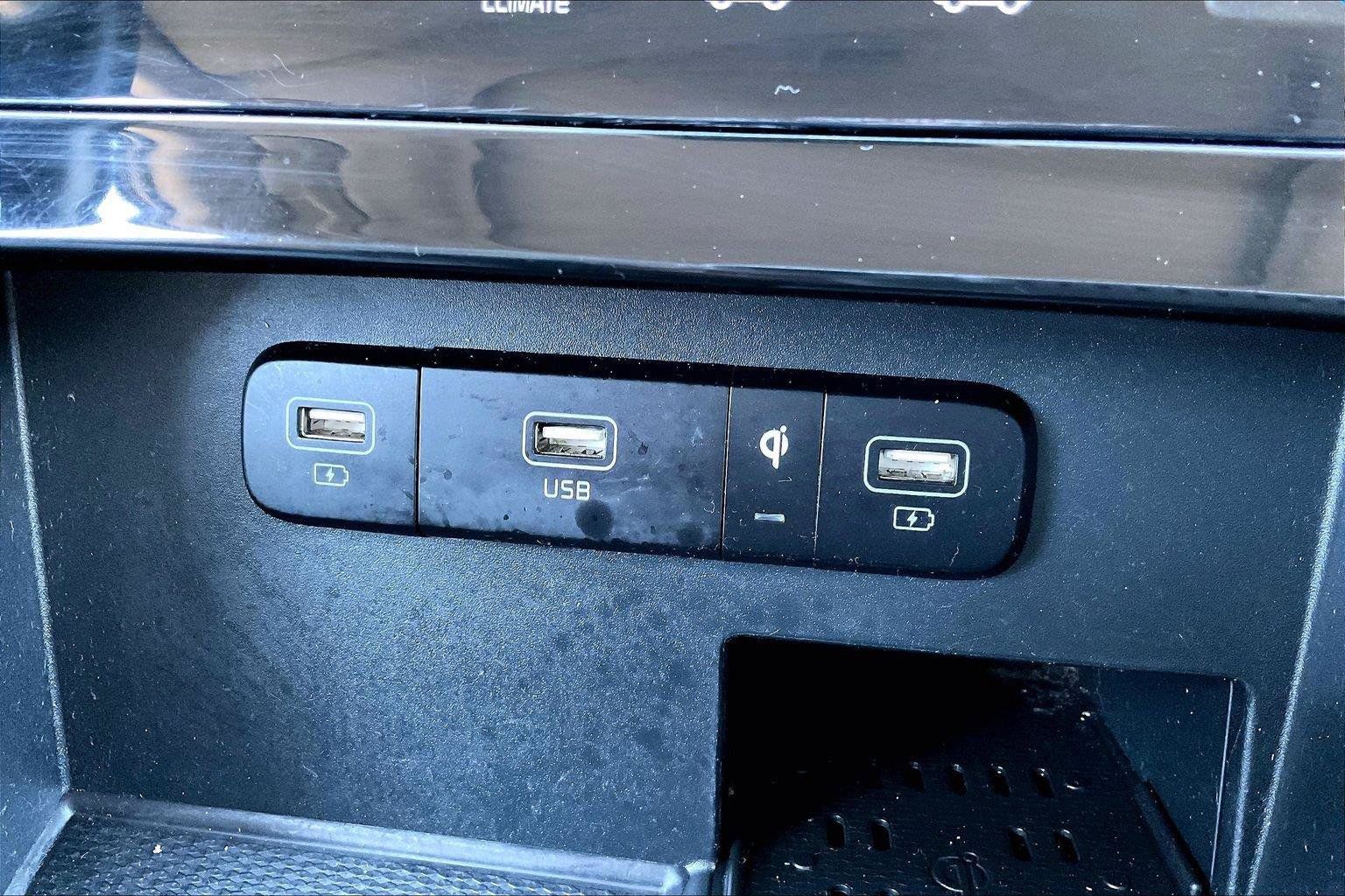 Used 2023 Kia Carnival SX Prestige FWD image 32