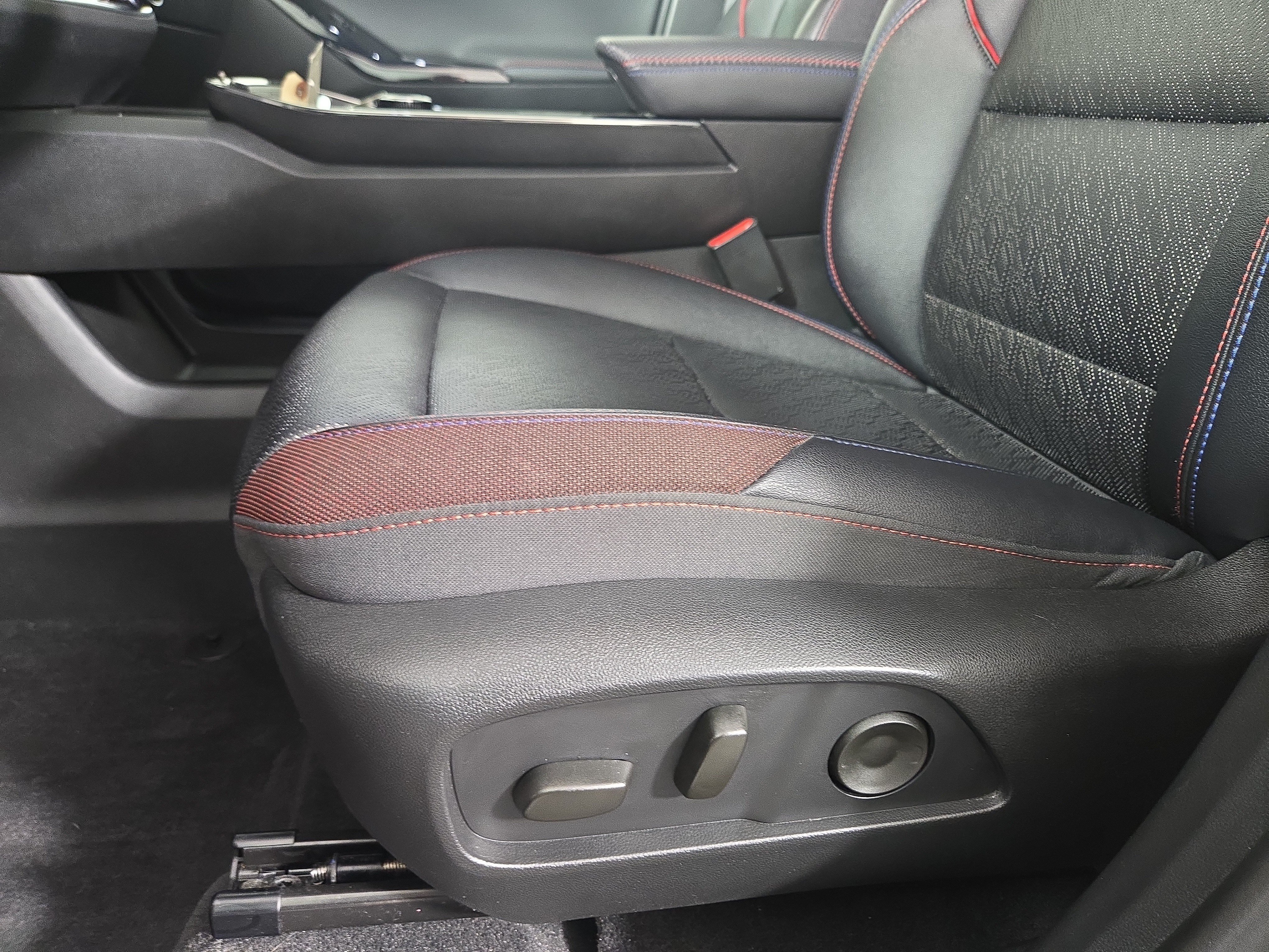 Certified 2025 Chevrolet Equinox RS AWD/4WD image 30