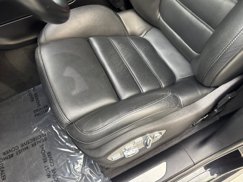 Used 2020 Porsche Macan Turbo AWD/4WD image 29