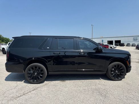 Used 2025 Cadillac Escalade ESV Sport Platinum w/ LPO, ONYX Package AWD/4WD image 5
